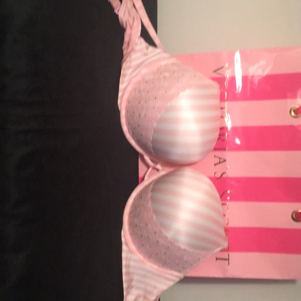 Victoria’s Secret Miraculous Plunge 38D Bra